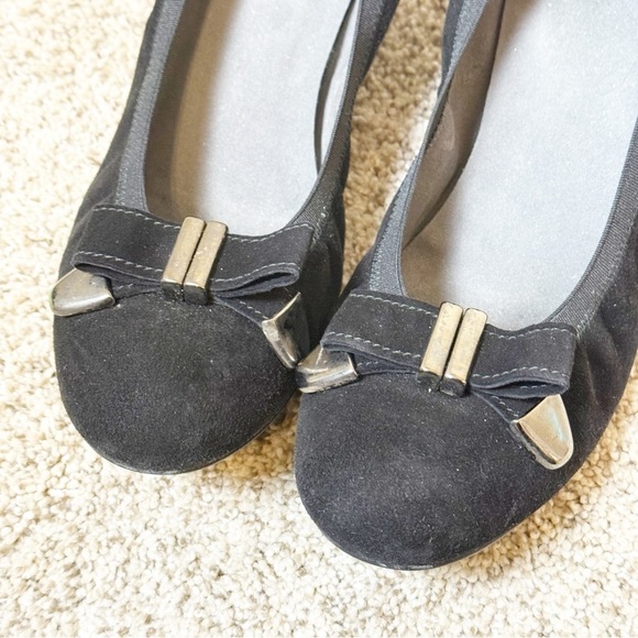 Stuart Weitzman Women’s Bowends Black Suede Pumps Heels Size 9.5 - Picture 6 of 9